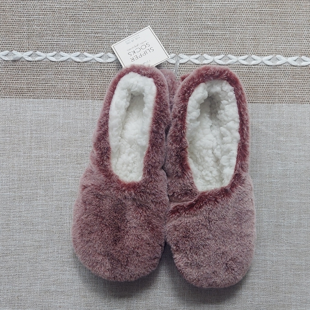 Cozy Slippers in Wine with Grippers